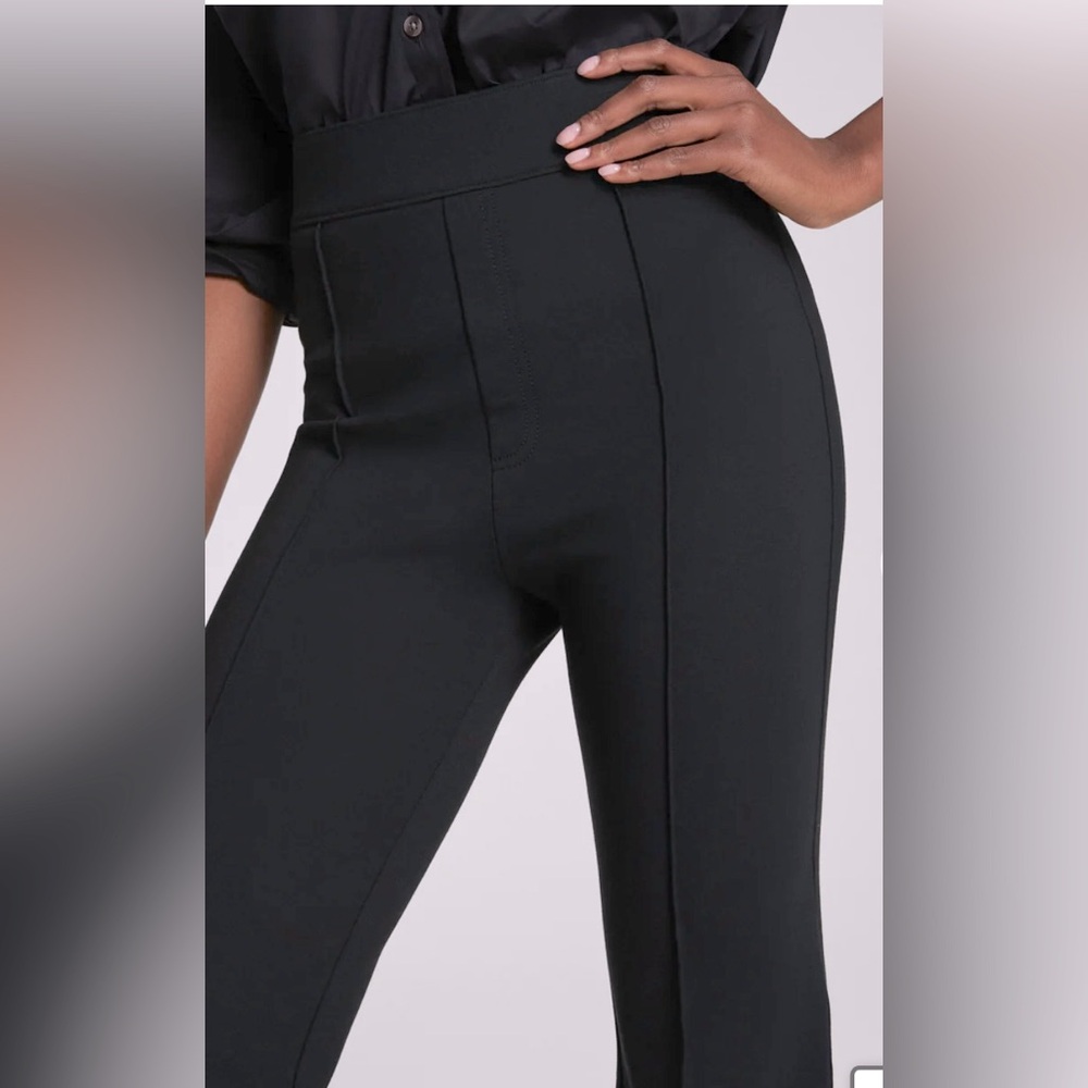SPANXsupersmooth PerfectFit
Ponte Flare Pant. Large - Picture 2 of 8